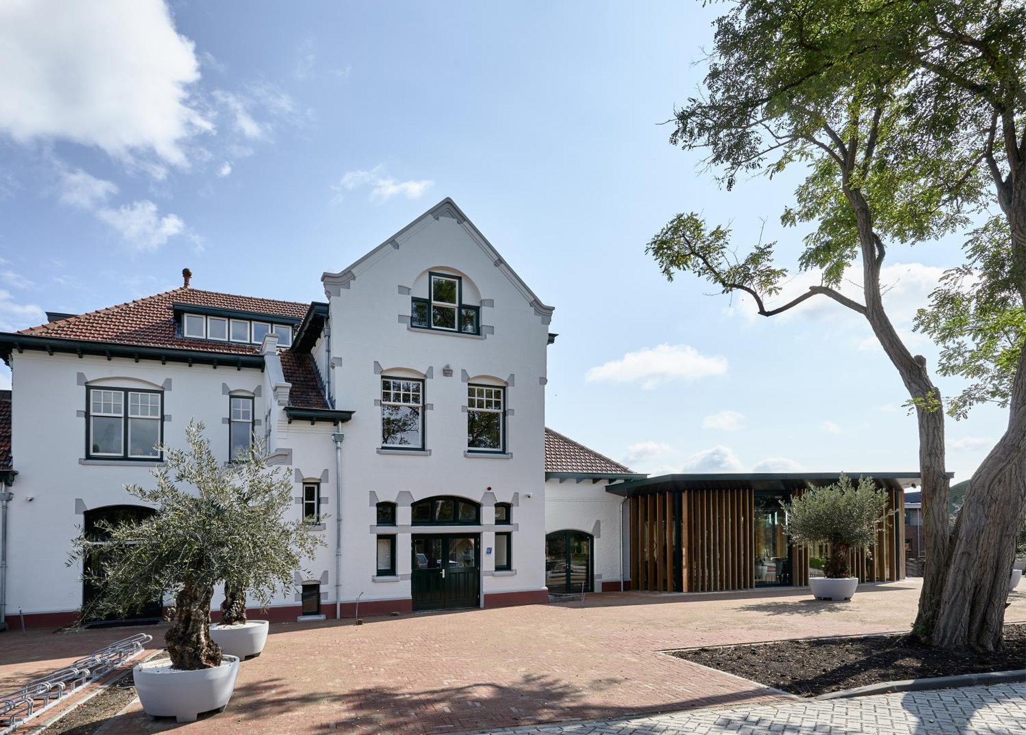 Brasserie Spoorhuis Mijdrecht Buitenkant foto