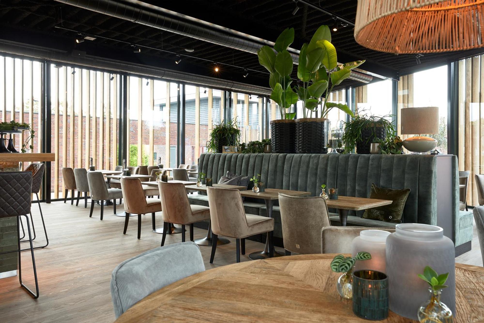 Brasserie Spoorhuis Mijdrecht Buitenkant foto