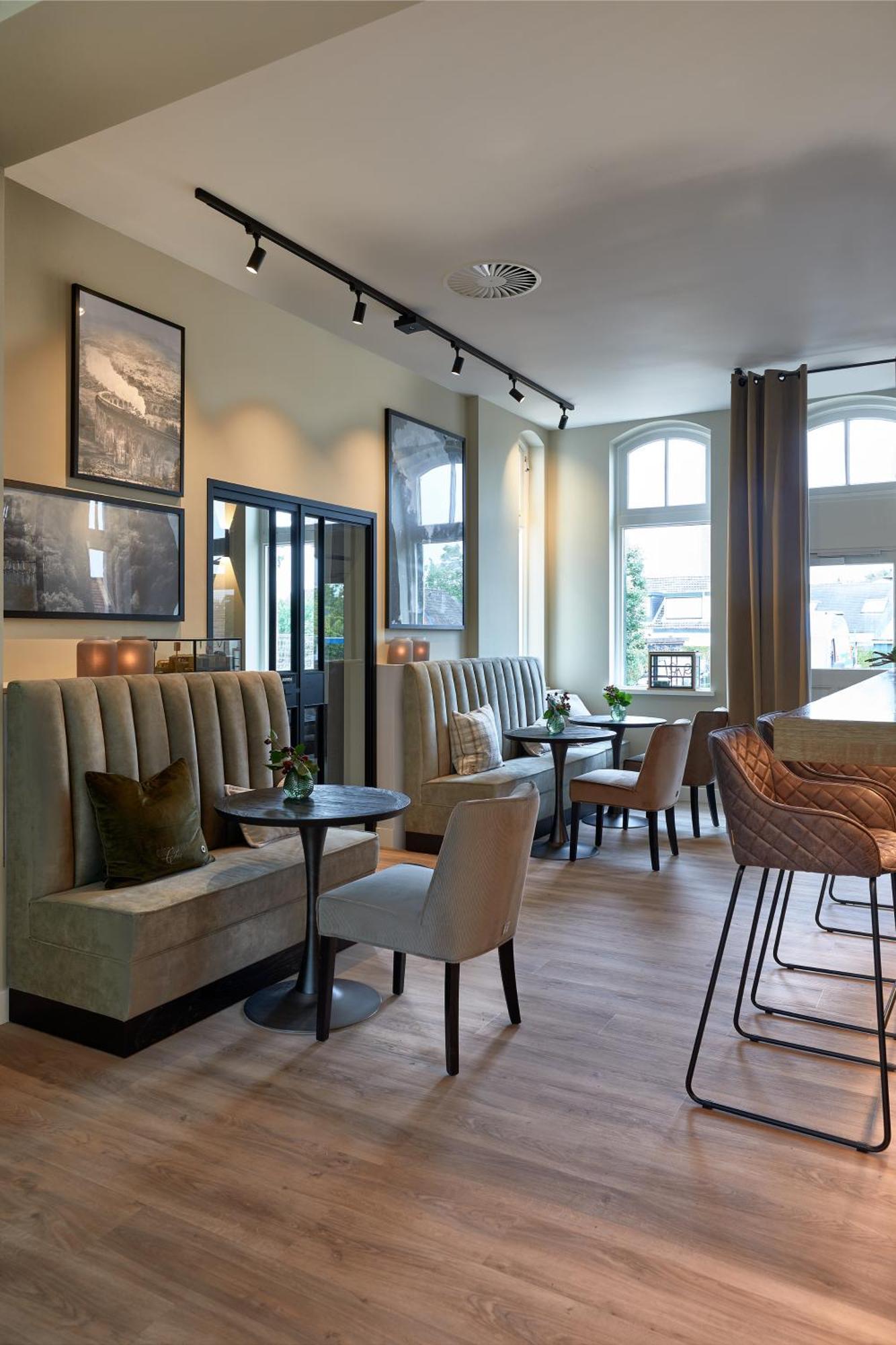 Brasserie Spoorhuis Mijdrecht Buitenkant foto